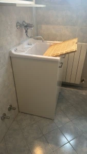 FORNITURA ED INSTALLAZIONE VASCHETTA LAVANDERIA COMPLETA DI MOBILETTO COLAVENE MOD. DOMESTICA CM. 60